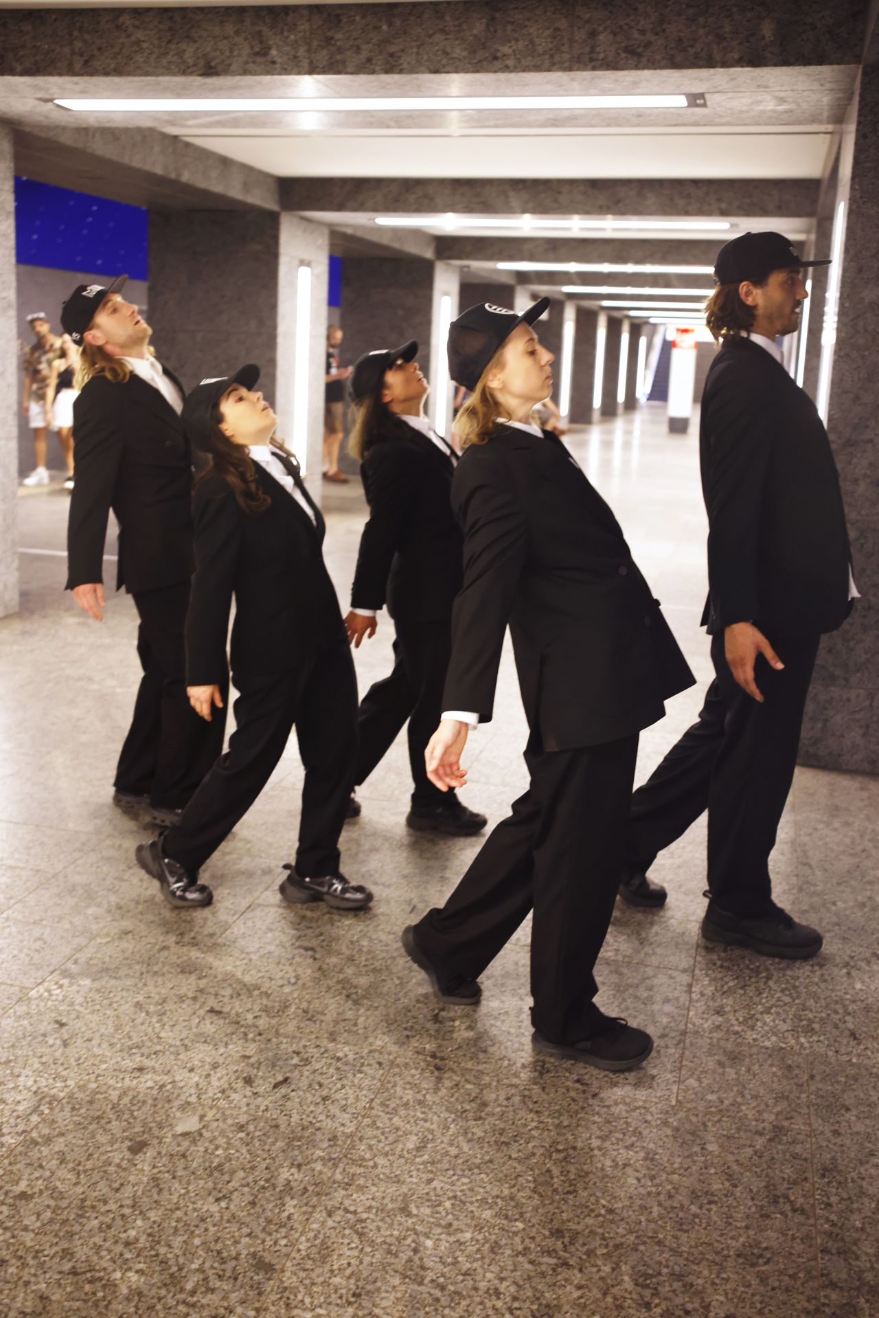 f.l.t.r.: Tim Freudensprung, Flavia Lefèvre, Meret Mundwiler, Linda Vaher & Kinan Hmeidan in DÄMONEN (BERLIN)